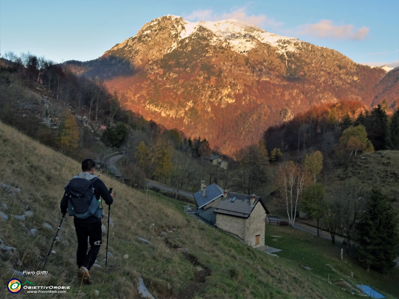 90 Scendendo sul sent. 120 a Quindicina con Venturosa colorata di tramonto e d'autunno.JPG -                                